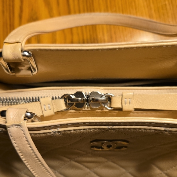 Chanel Classic Beige Quilted Calfskin Shoulder Bag - Picture 6 of 16